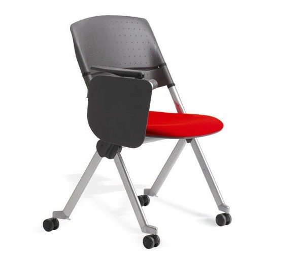 sedia rossa e nera con rotelle e ribaltina per congressi