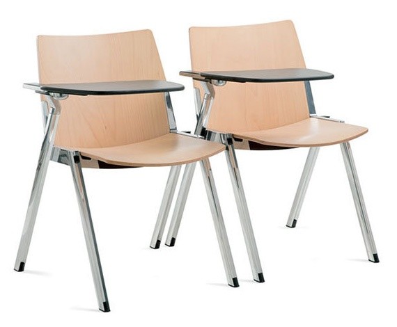 due sedie in legno agganciate e con ribaltina per scrivere