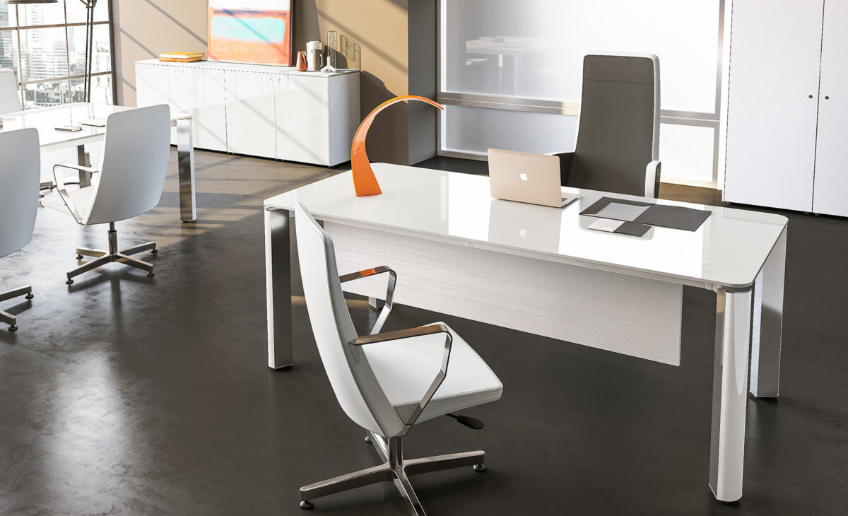 ufficio arredato in stile scandinavo con scrivania bianca minimale, poltrona bianca e nera